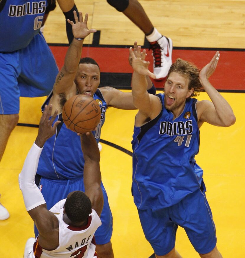 Dallas Mavericks small forward Shawn Marion (0) and Dallas Mavericks power forward Dirk...