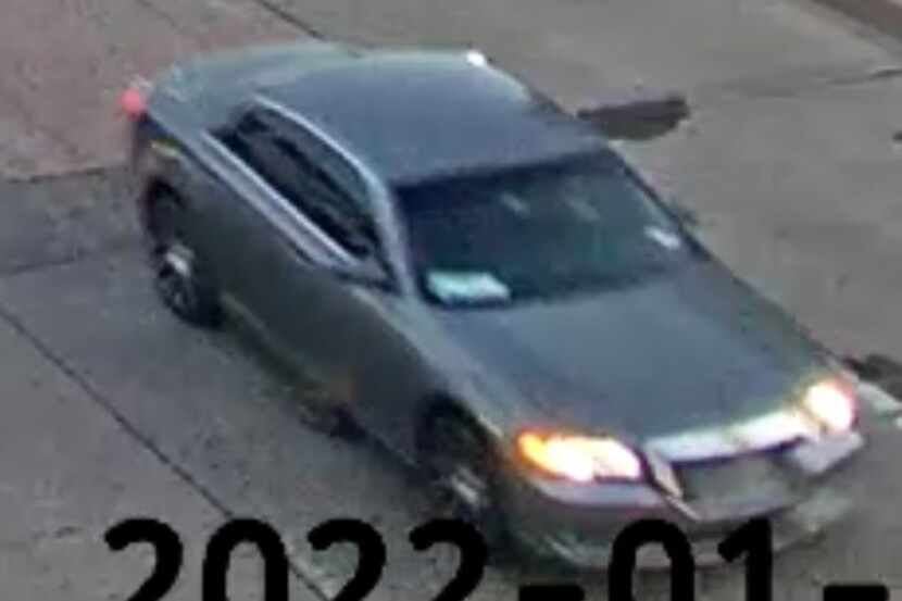 Policía de Fort Worth busca al conductor de este vehículo por la muerte de Higinio Flores en...