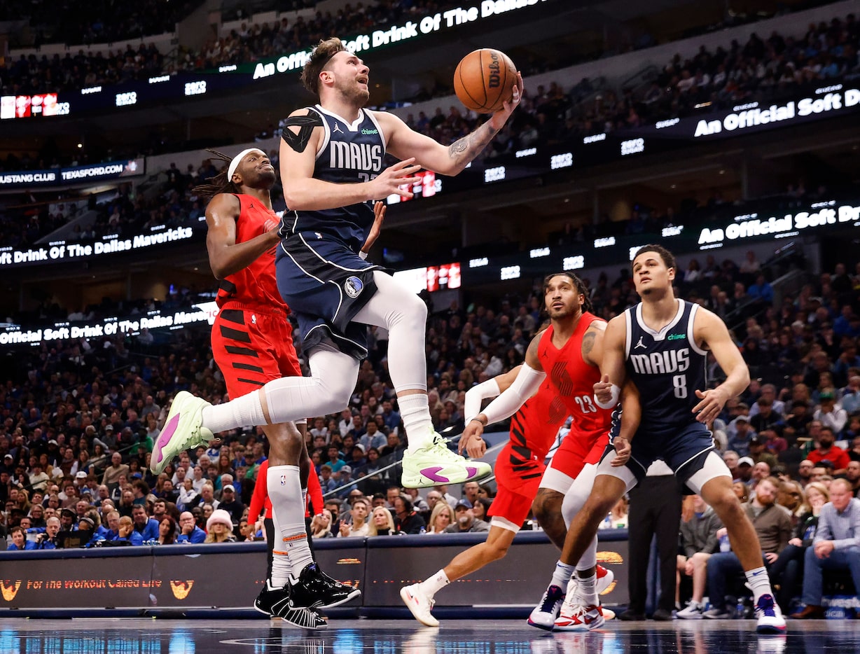 Dallas Mavericks guard Luka Doncic (77) drives past Portland Trail Blazers forward Jerami...