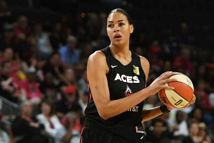 LAS VEGAS, NEVADA - JUNE 02:  Liz Cambage #8 of the Las Vegas Aces looks to pass against the...