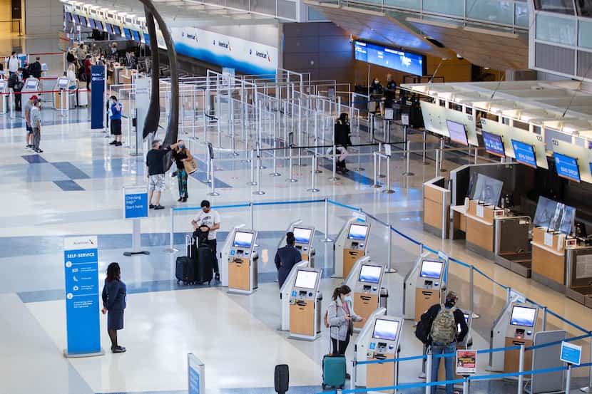 Cientos de vuelos programados para arribar o salir del Aeropuerto Internacional DFW han sido...