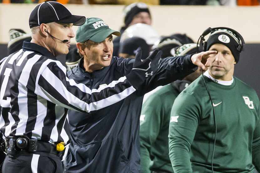 Baylor head coach Art Briles argues with officials after a fumble by running back Shock...