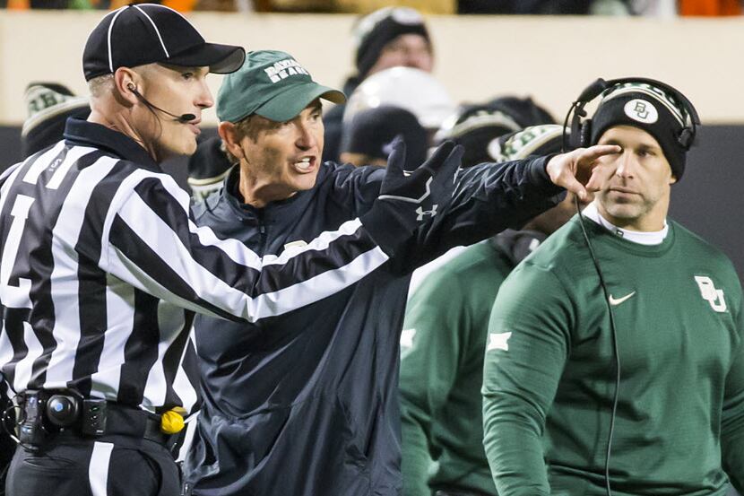 Baylor head coach Art Briles argues with officials after a fumble by running back Shock...
