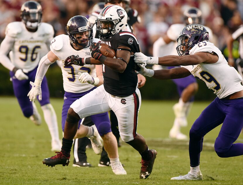 COLUMBIA, SC - NOVEMBER 19: Wide receiver Deebo Samuel #1 of the South Carolina Gamecocks...