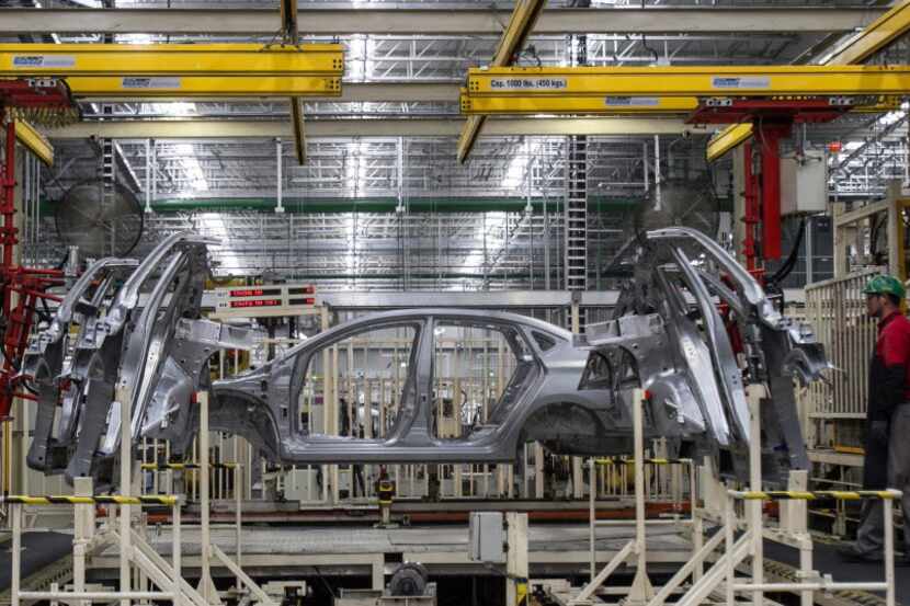 Workers assemble vehicles at a Nissan factory in Aguascalientes, Mexico. (Ginnette...