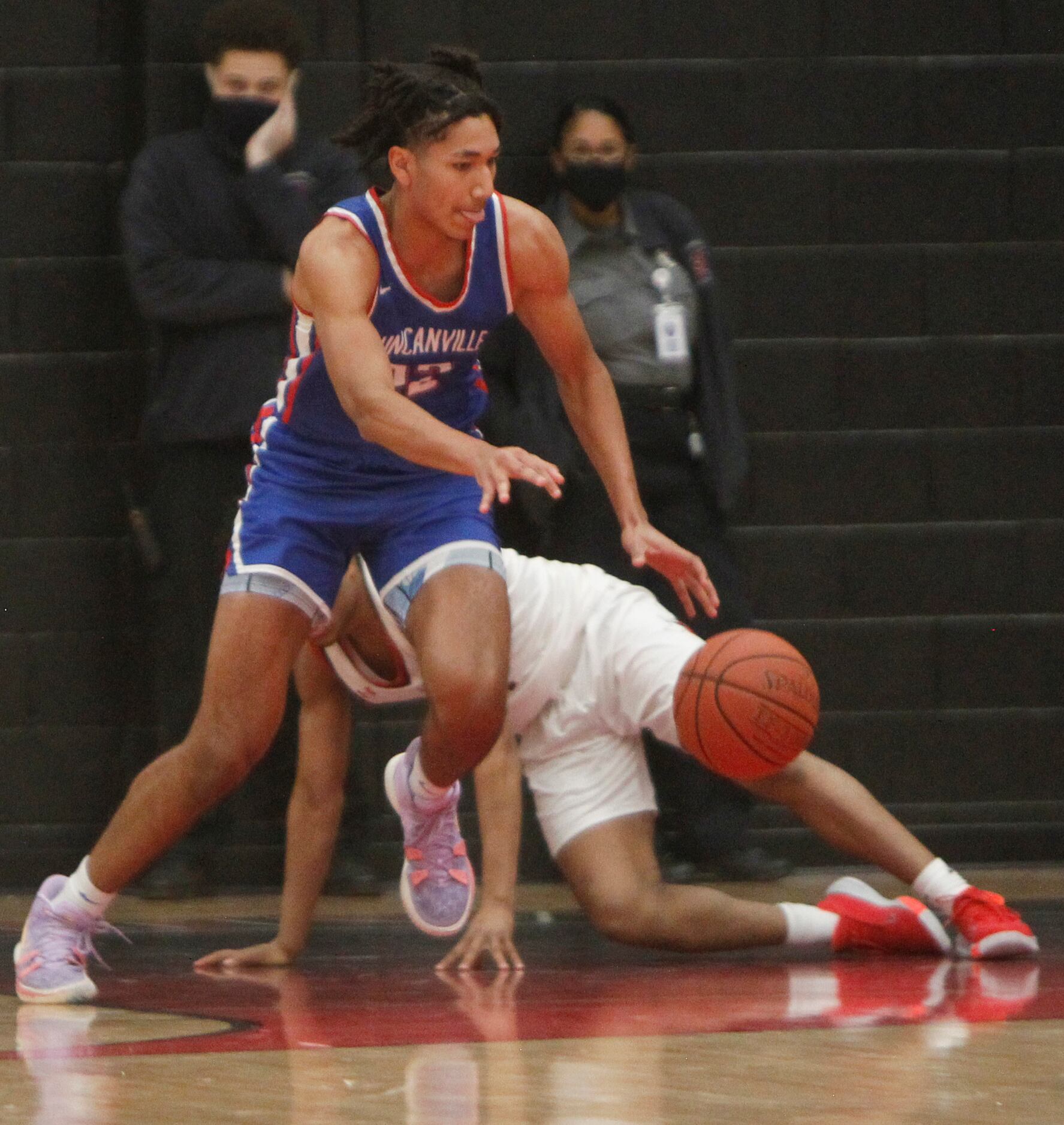 Duncanville guard Davion Sykes (22) steals the ball and dribbles past a Cedar Hill player...