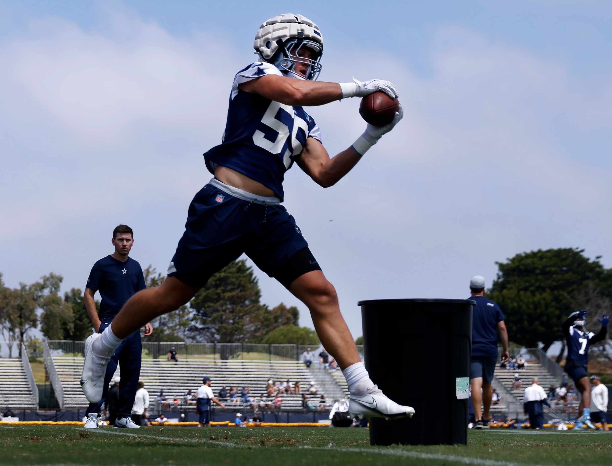 Dallas Cowboys outside linebacker Leighton Vander Esch (55) catches a pass during defensive...