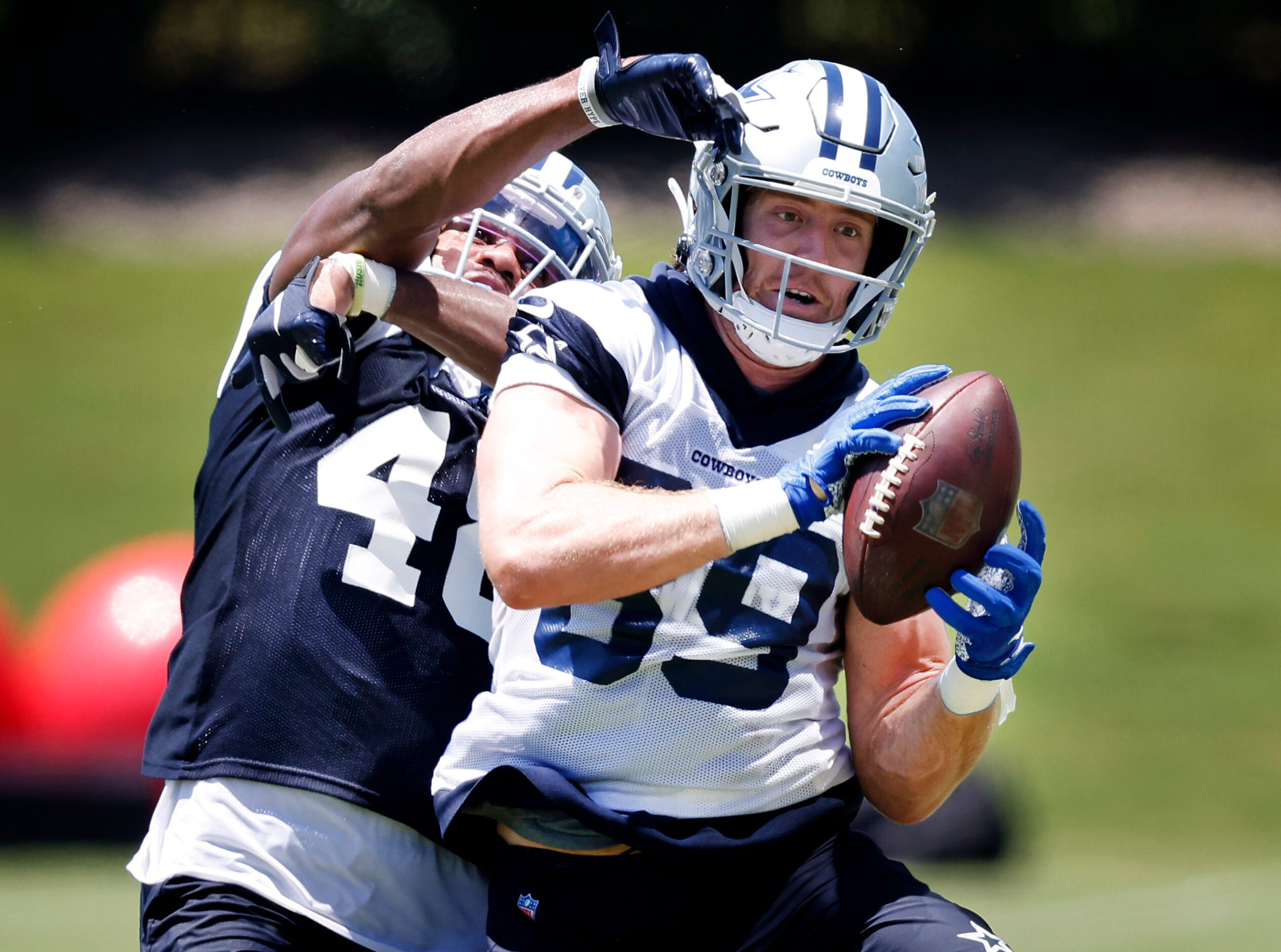 Dallas Cowboys linebacker Jabril Cox (48) attempts to break up a deep pass to tight end...