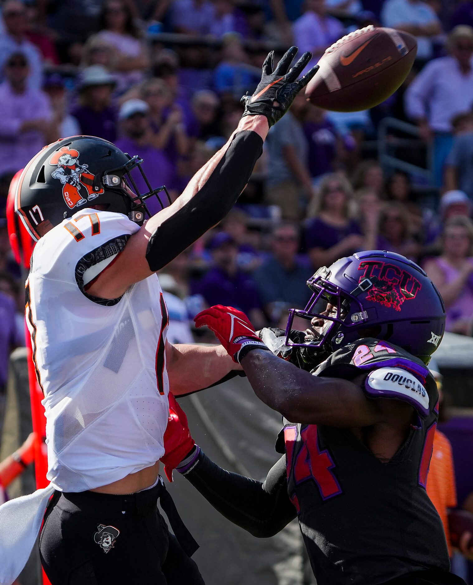 Oklahoma State wide receiver John Paul Richardson (17) catches a touchdown pass as TCU...