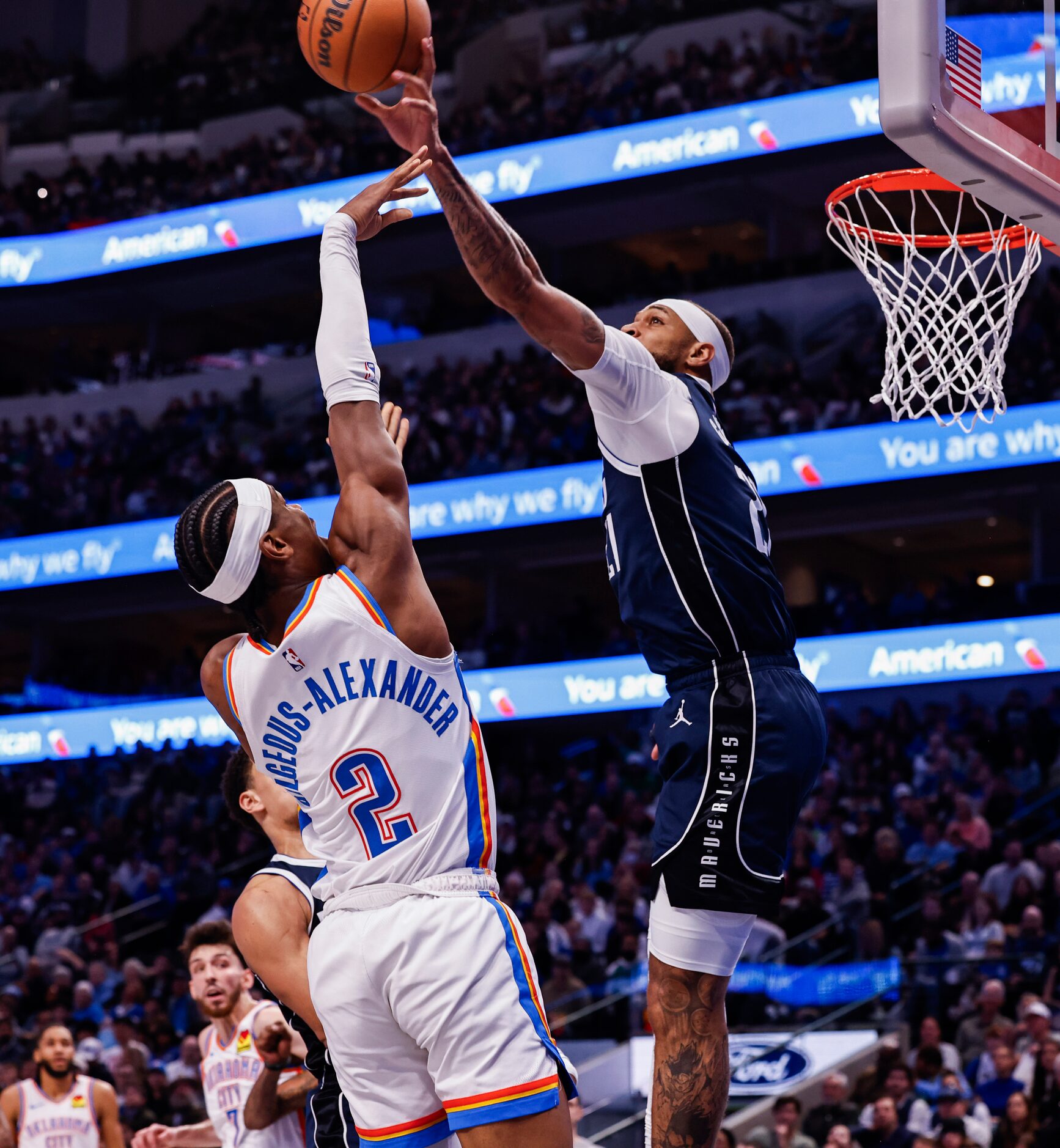 Dallas Mavericks center Daniel Gafford (21) blocks a shot by Oklahoma City Thunder guard...