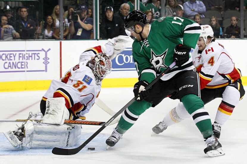Dallas Stars center Jake Dowell (11) and Vancouver Canucks right wing Dale Weise (32) duke...