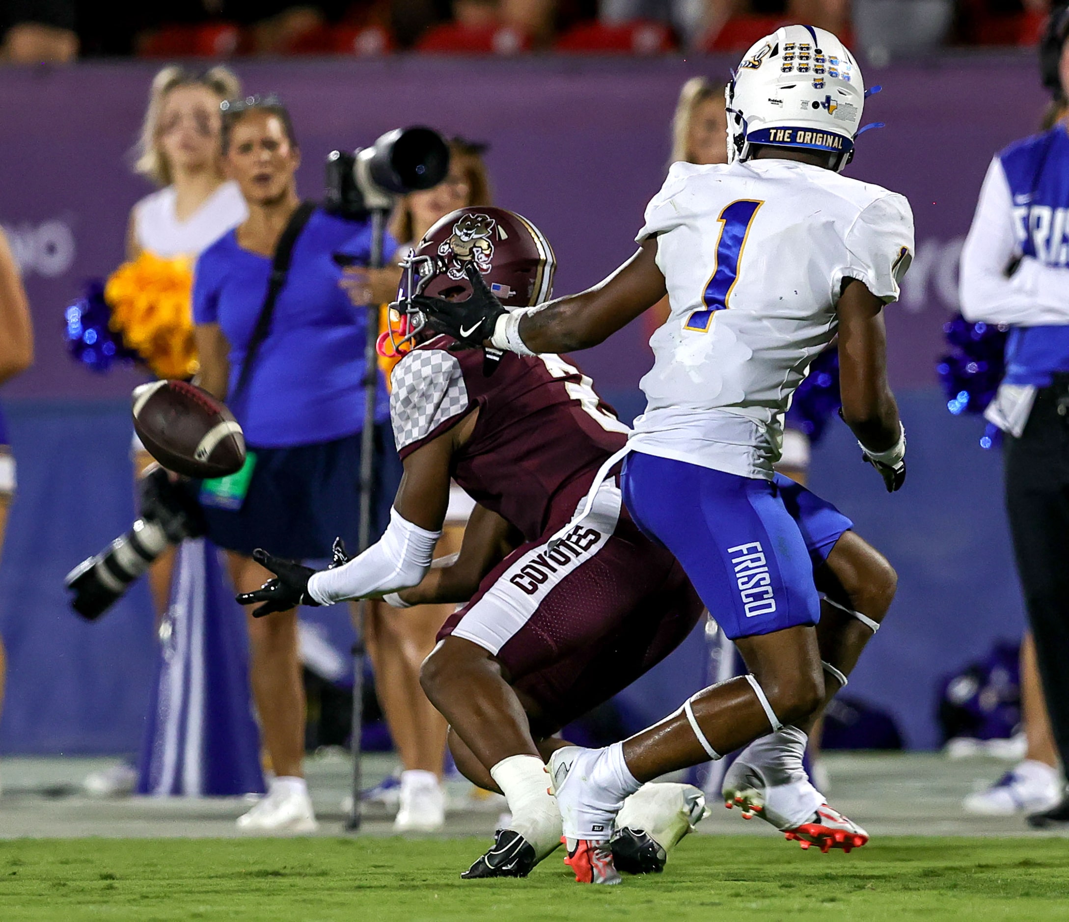 Frisco Heritage wide receiver Tatum Bell (2) comes up with a reception in front of Frisco...