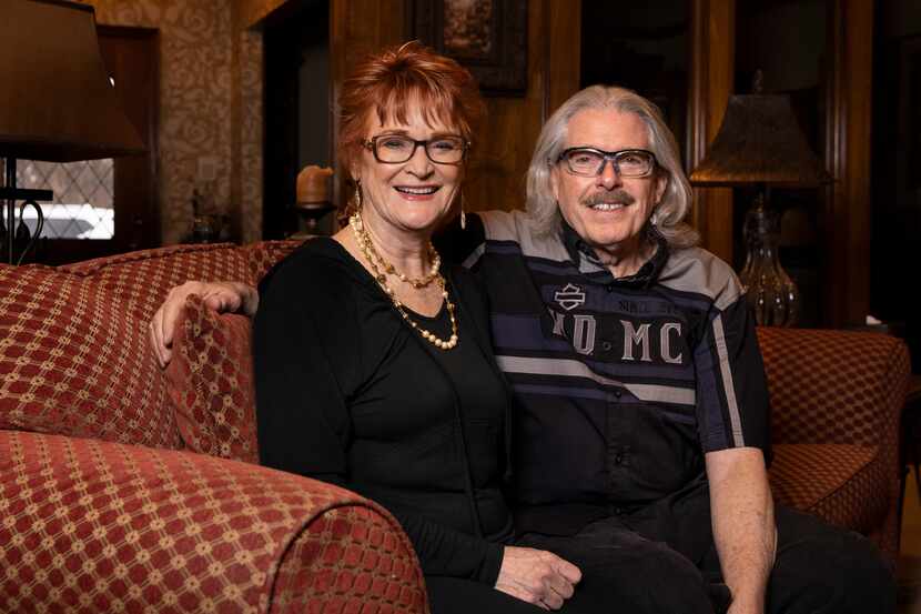 Anne y Jon Goodman desde su hogar en Fairview Texas. La pareja está retomando su...