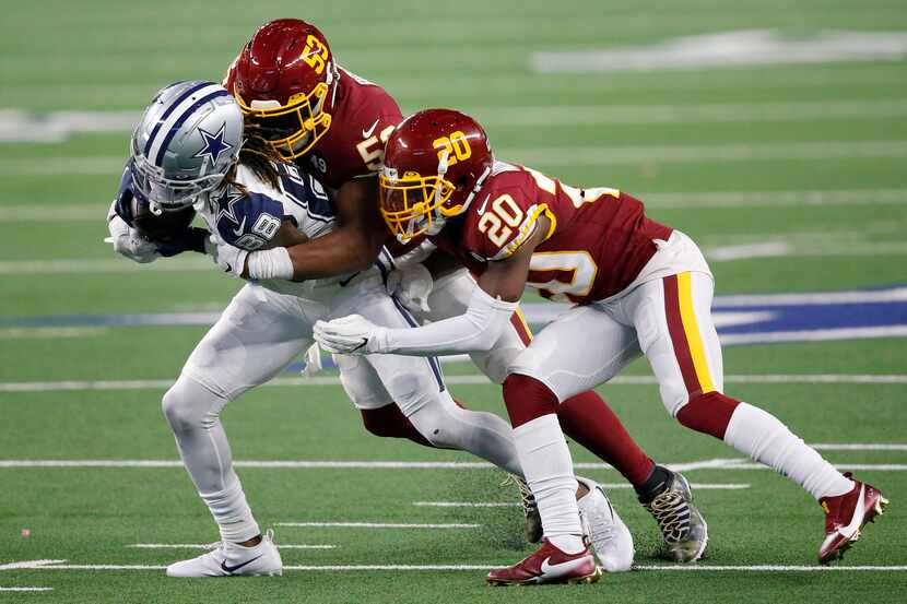 On fourth down, Dallas Cowboys wide receiver CeeDee Lamb (88) makes a catch short of the...