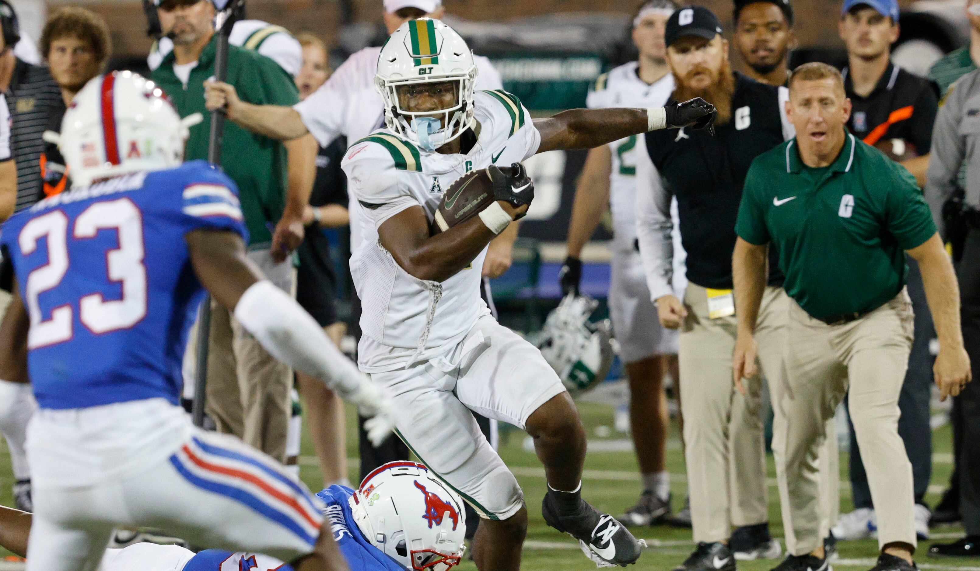 Charlotte 49ers running back Durell Robinson (1) carries the ball as SMU safety Isaiah...