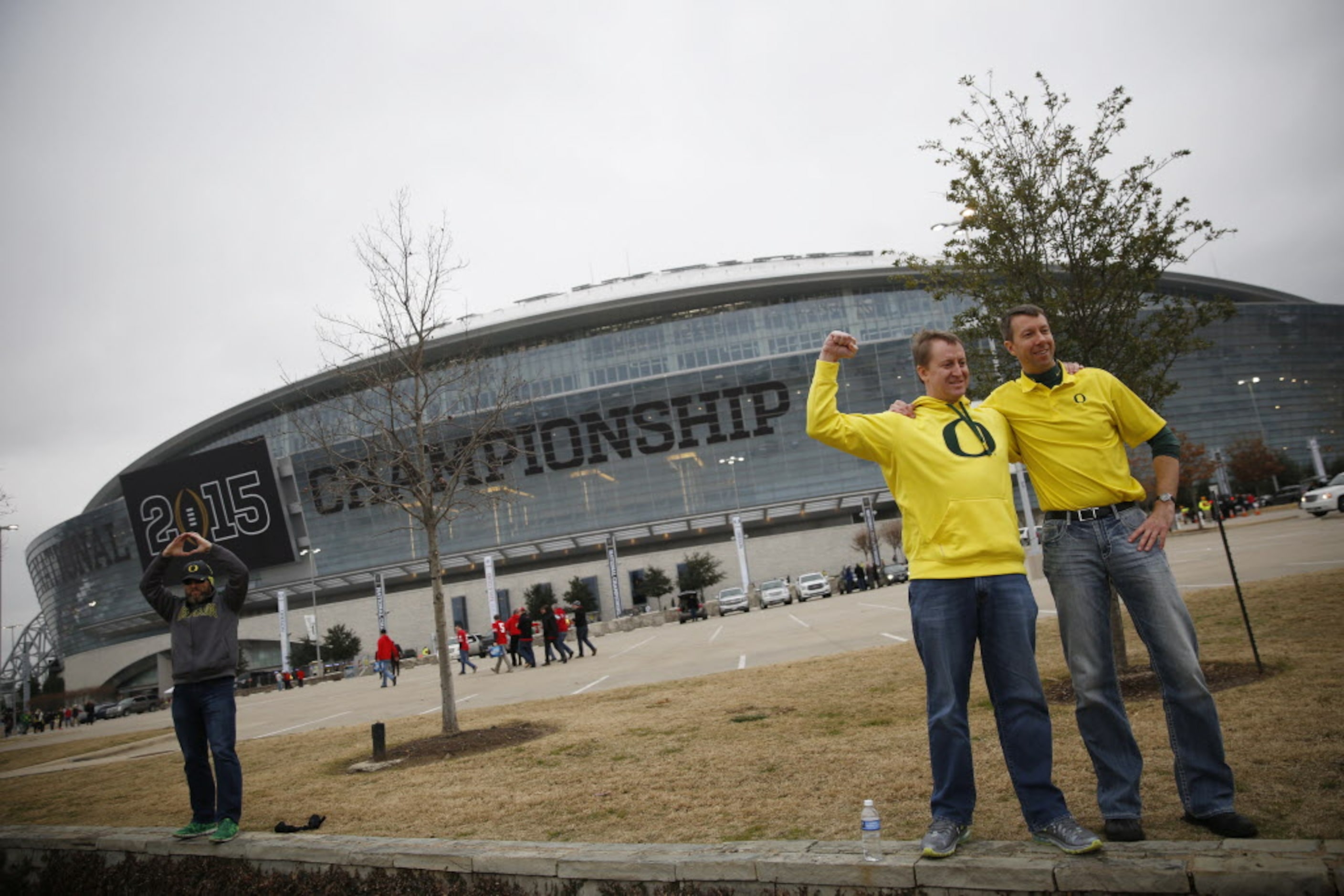 Oregon Ducks fan Jason Anderson (right), of Medford, Oregon, and his brother, Matt Anderson,...