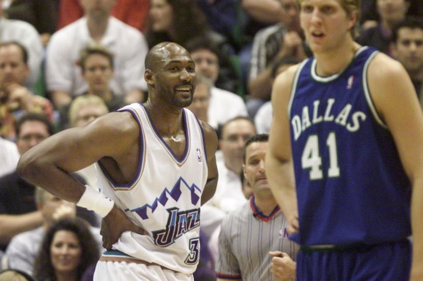 ORG XMIT: S15238AD9 (shot 24 APR 2001) DIGITAL IMAGE -  Jazz's Karl Malone is all smiles...