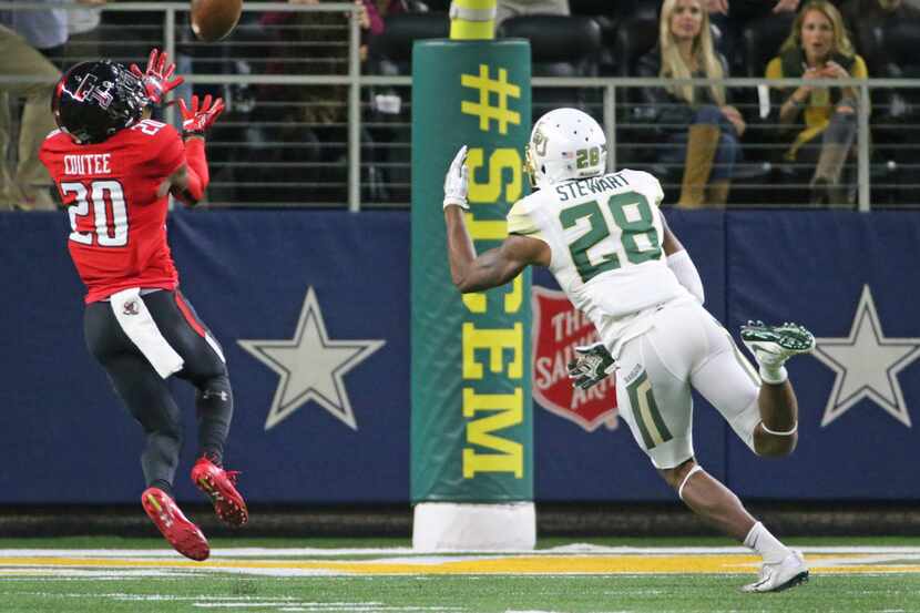 Texas Tech receiver Keke Coutee (20) catches a first-quarter touchdown pass behind Baylor...