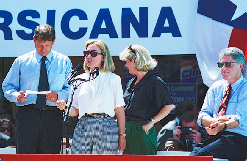  Democratic presidential candidate Bill Clinton, right, rolls up his sleeves as his wife...