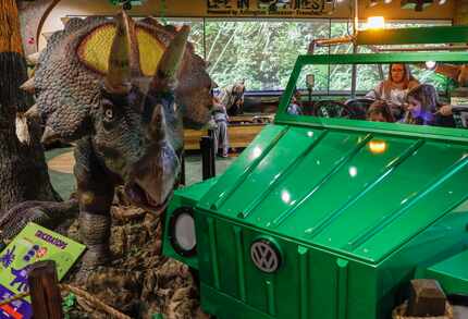 Dinosaur Safari está hasta el 12 de febrero en River Legacy Living Science Center, 703 NW...