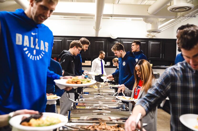 Mavericks players and coaches on Friday joined the franchise's business-side operations...