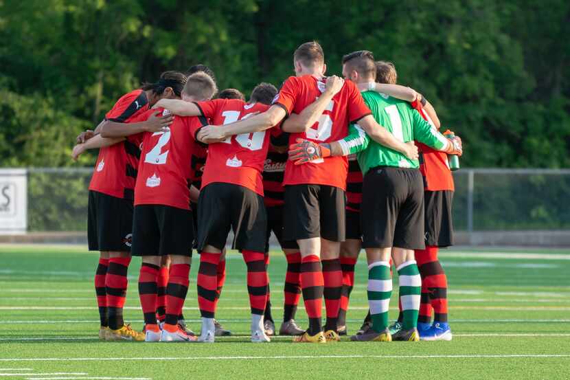 Denton Diablos huddle up prior to kickoff against Fort Worth Vaqueros. (5-18-19)