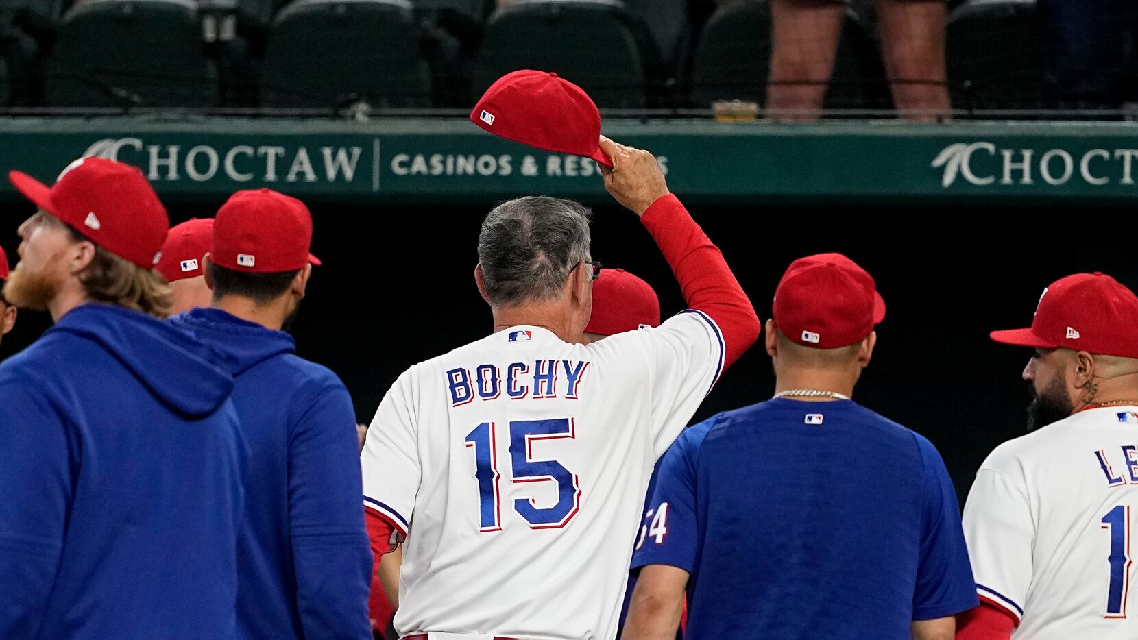 Bruce Bochy and Dusty Baker show respect