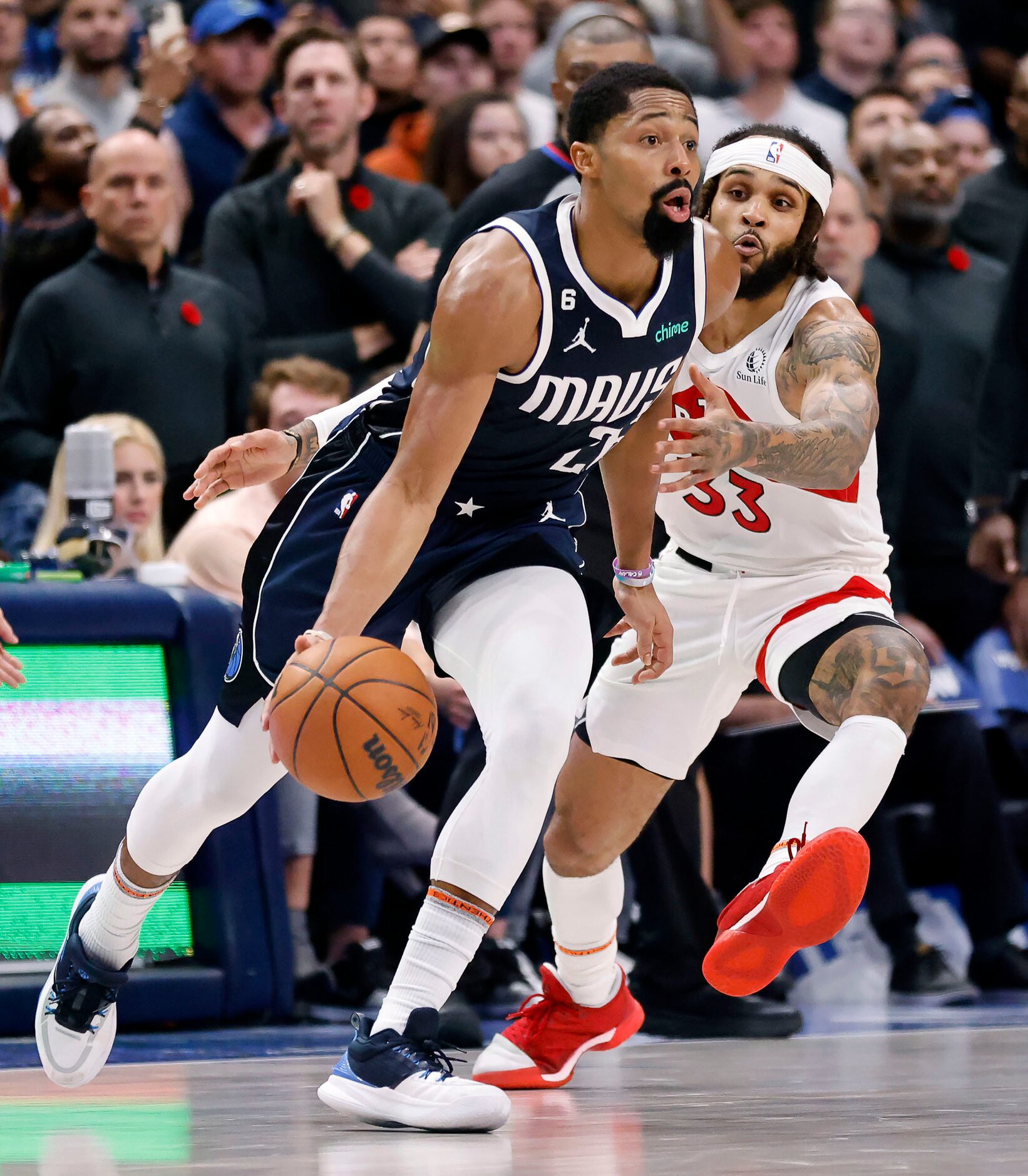 Dallas Mavericks guard Spencer Dinwiddie (26) dribbles away from the coverage by Toronto...