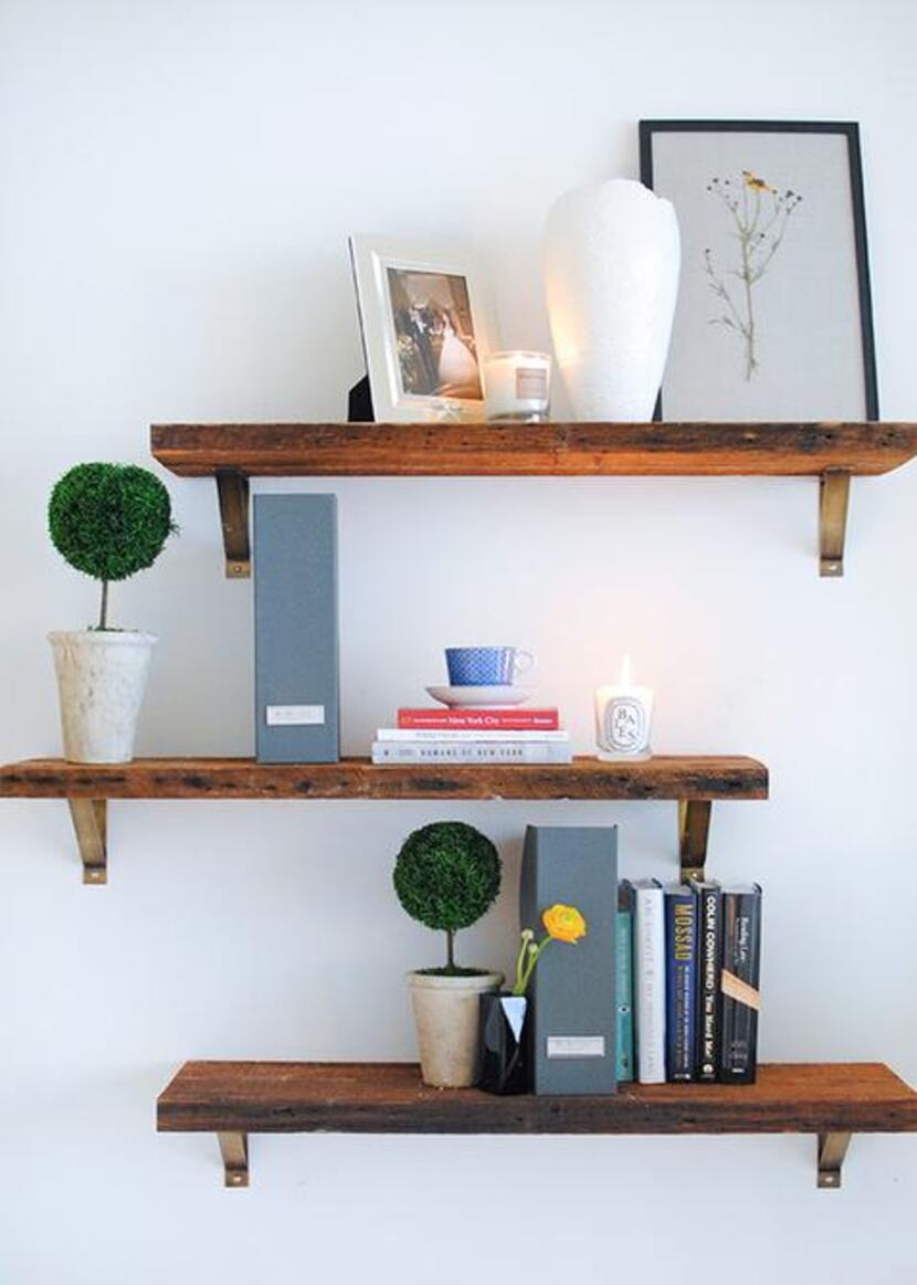 
Simple shelving contributes to a clean impression.
