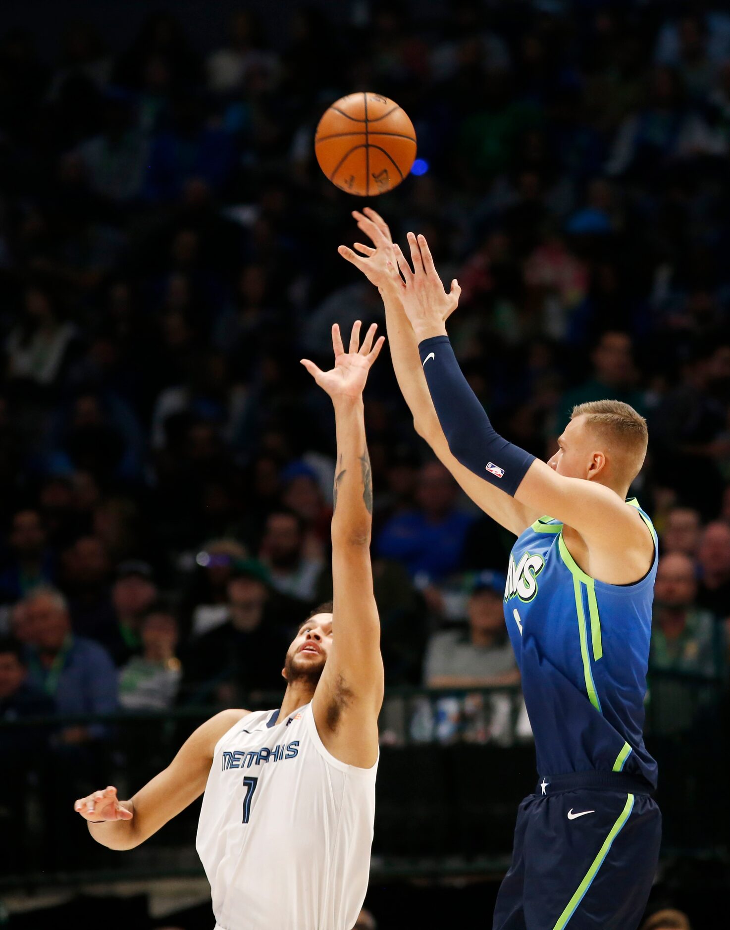 Dallas Mavericks forward Kristaps Porzingis (6) shoots over Memphis Grizzlies forward Kyle...