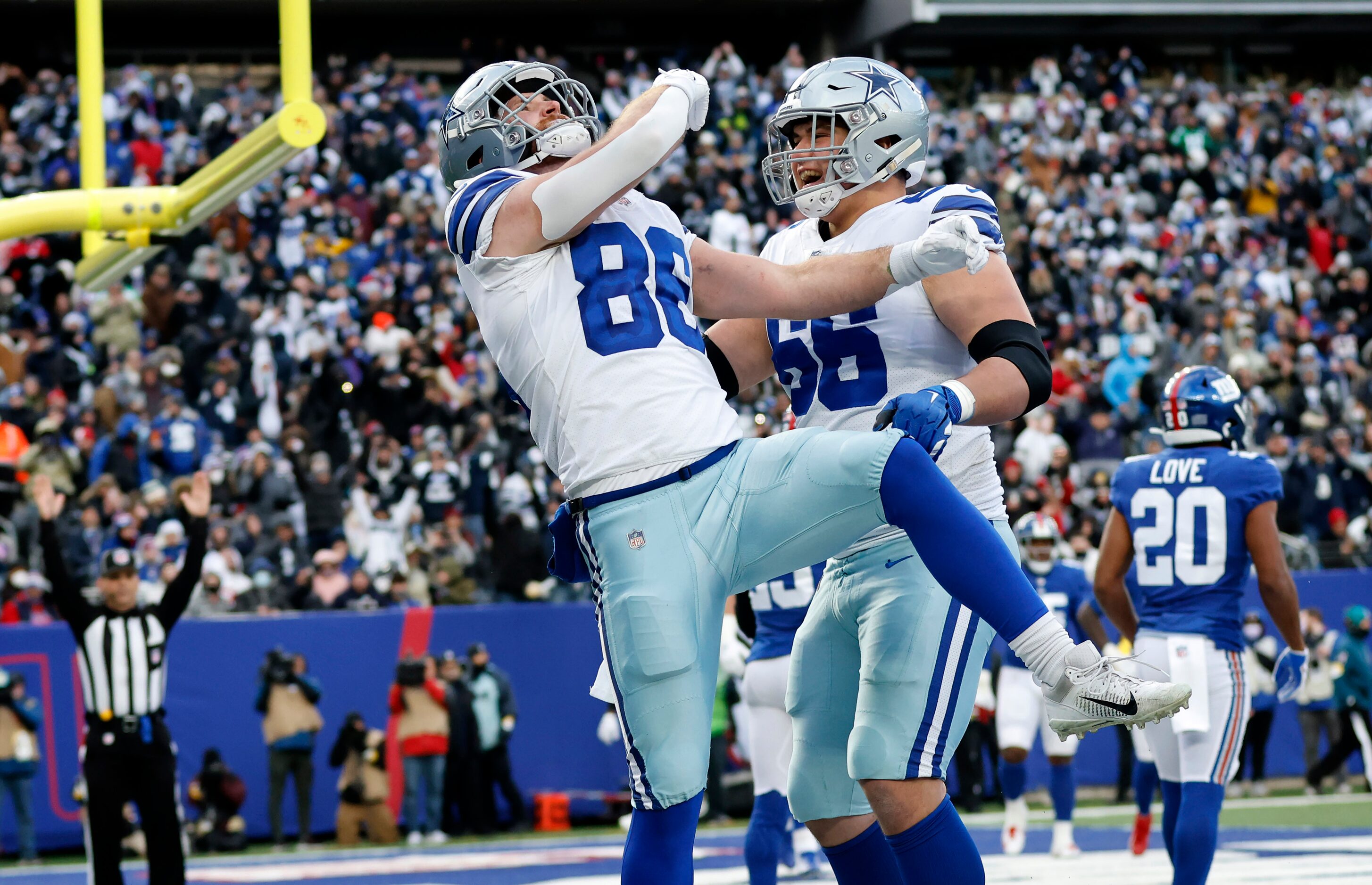 Dallas Cowboys tight end Dalton Schultz (86) throws the ball into the air after his third...