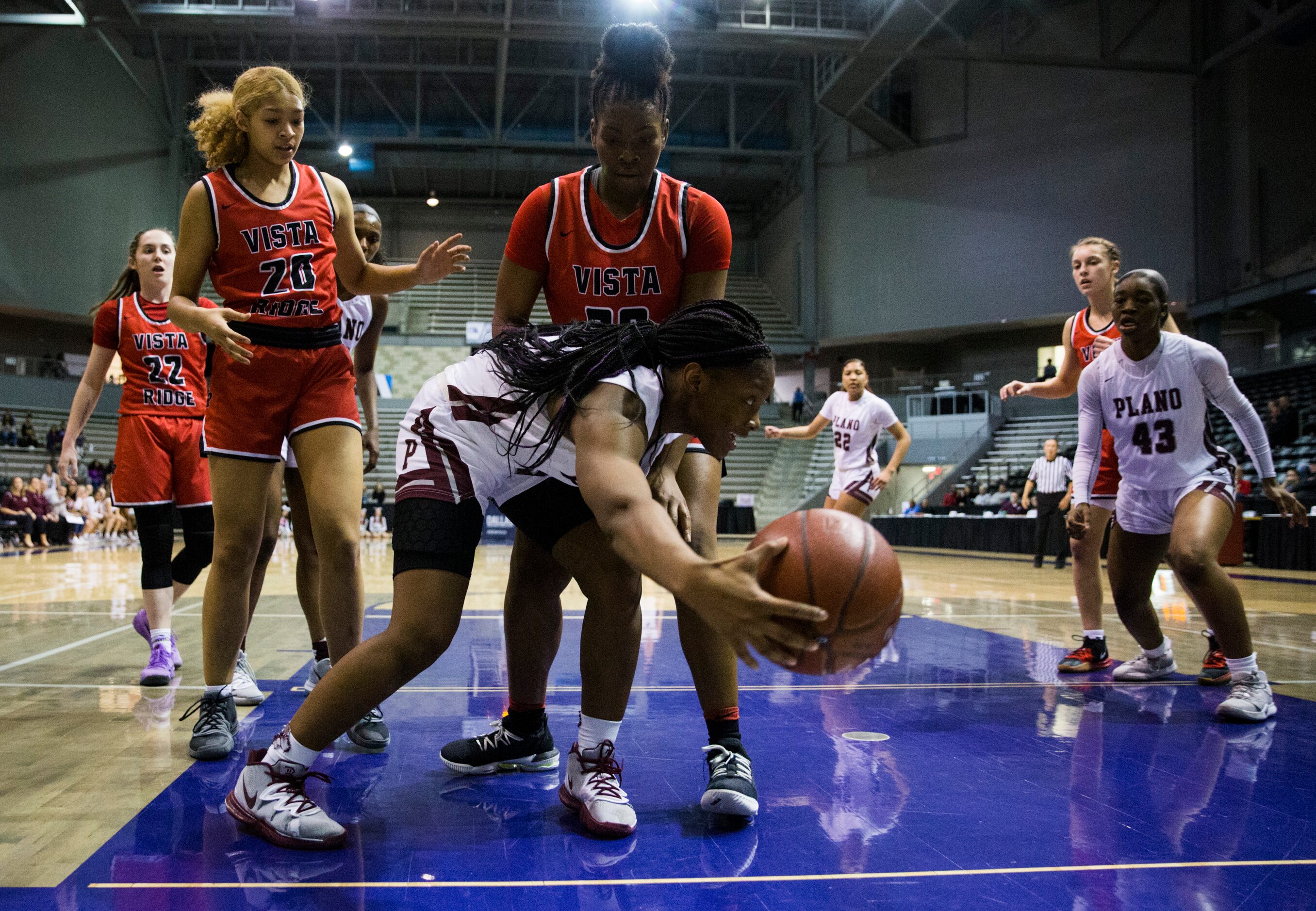 Plano guard Sanaa Murphy-Showers (32) keeps the ball inbounds from Cedar Park Vista Ridge...