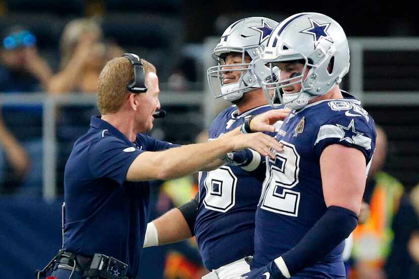 Dallas Cowboys head coach Jason Garrett congratulates tight end Jason Witten (82, right) on...