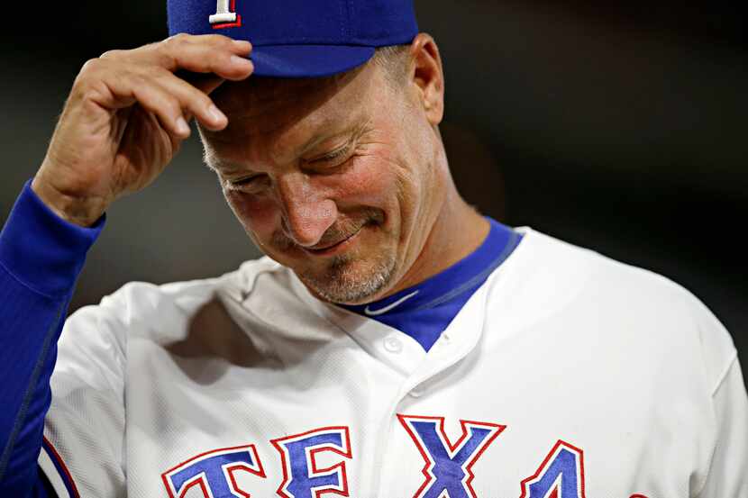 Texas Rangers manager Jeff Banister walks back to the dugout during the Rangers' 8-7 loss to...