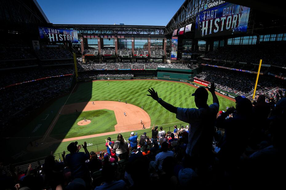 Rangers set Globe Life Field single-series paid attendance record