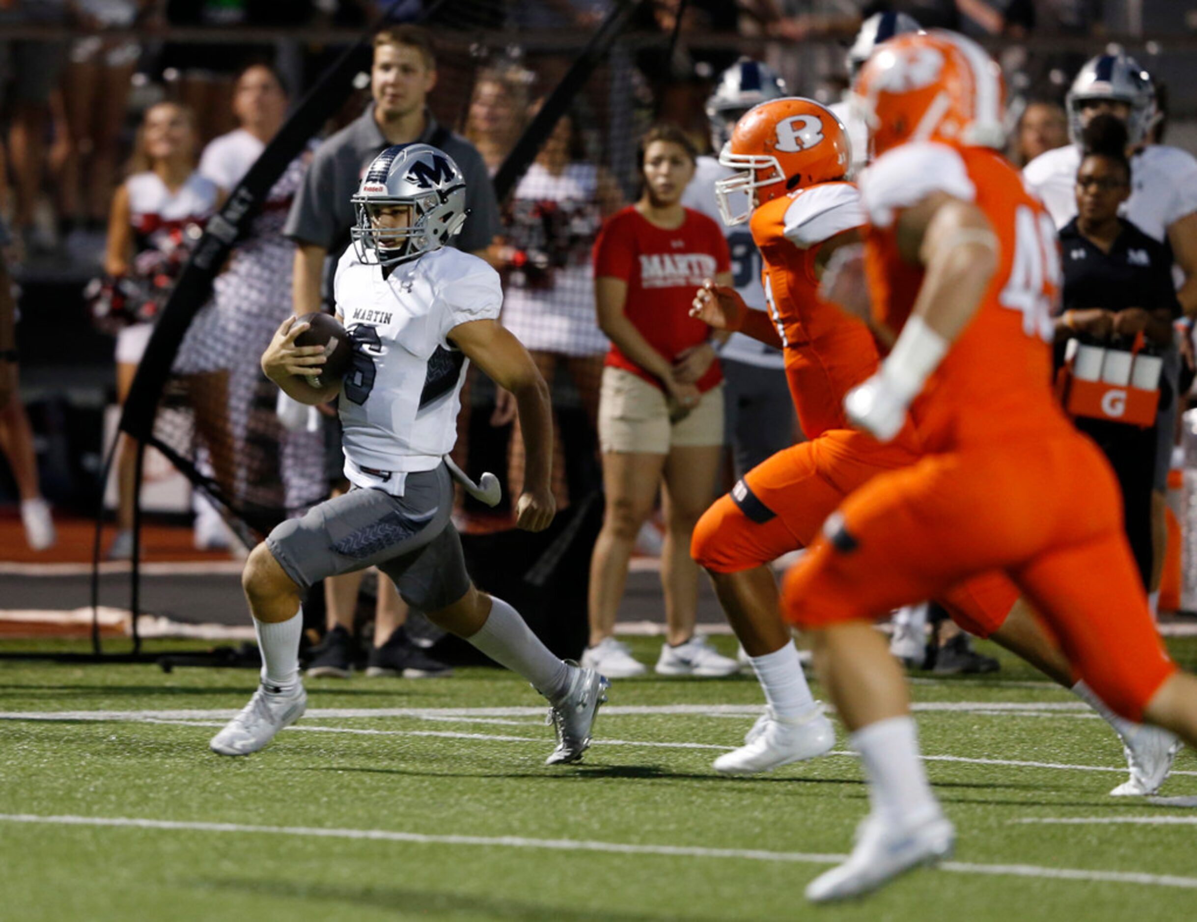 Arlington Martin's Zach Mundell (6) runs up the field in a game against Rockwall High School...