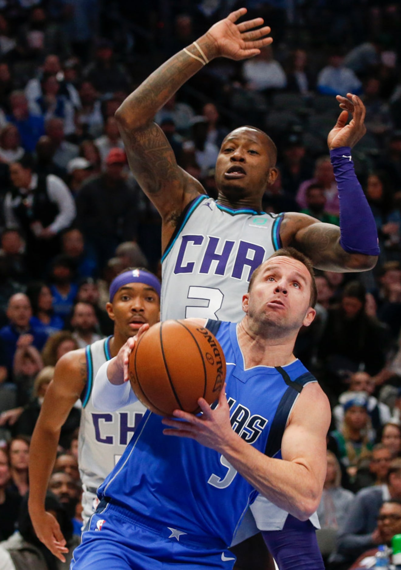 Dallas Mavericks guard J.J. Barea (5) breaks to the basket past Charlotte Hornets guard...