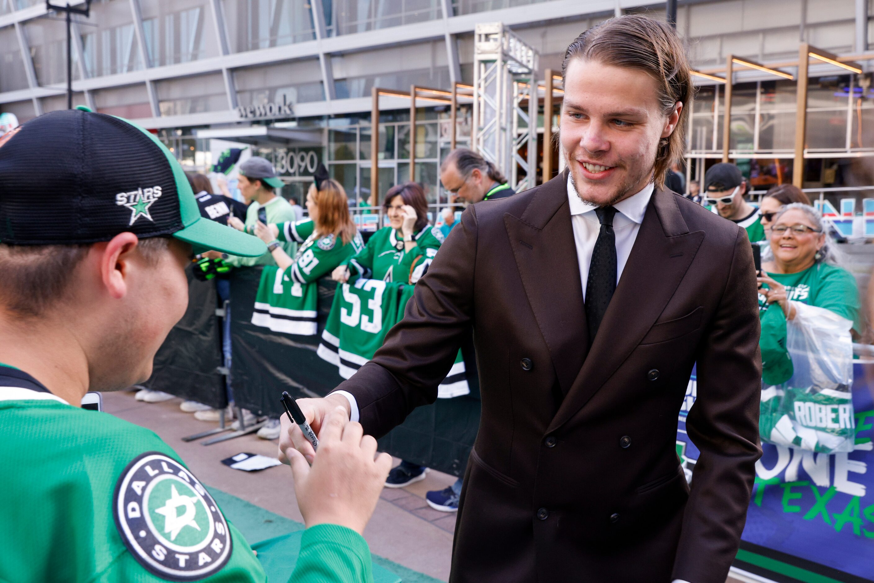 Dallas Stars defenseman Miro Heiskanen greets fans on the green carpet to the American...