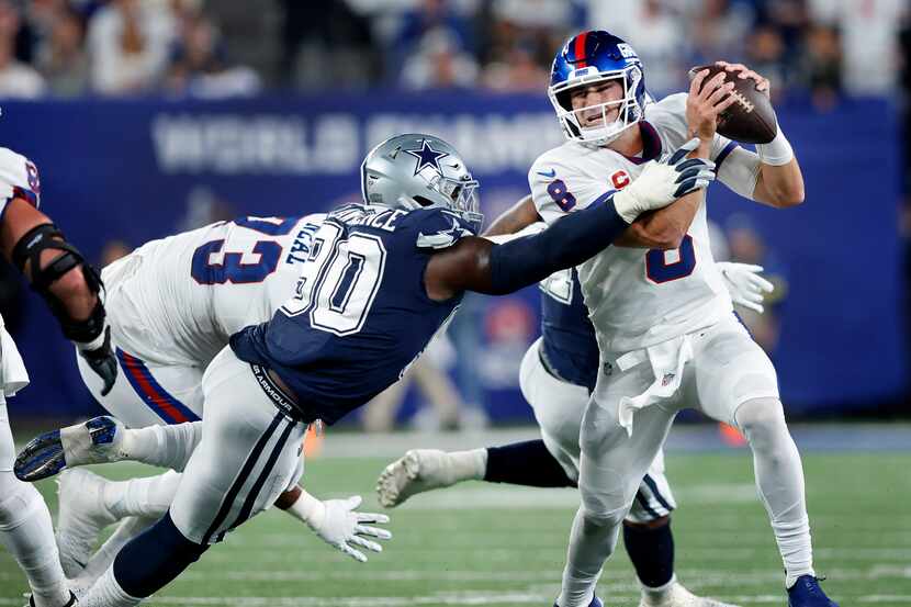 Dallas Cowboys defensive end DeMarcus Lawrence (90) tries to sack New York Giants...
