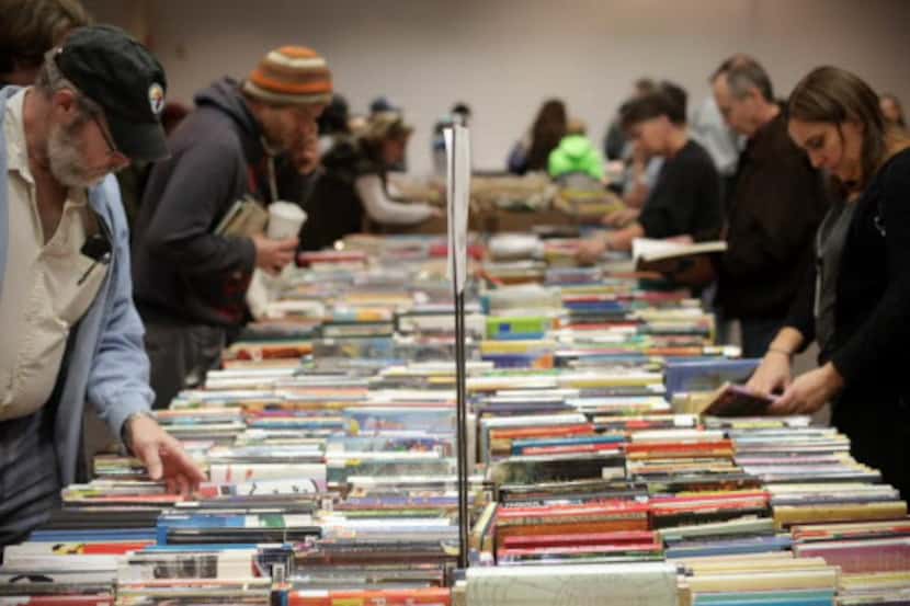 Habrá venta masiva de libros, CDs y DVDs este fin de semana en la biblioteca pública central...