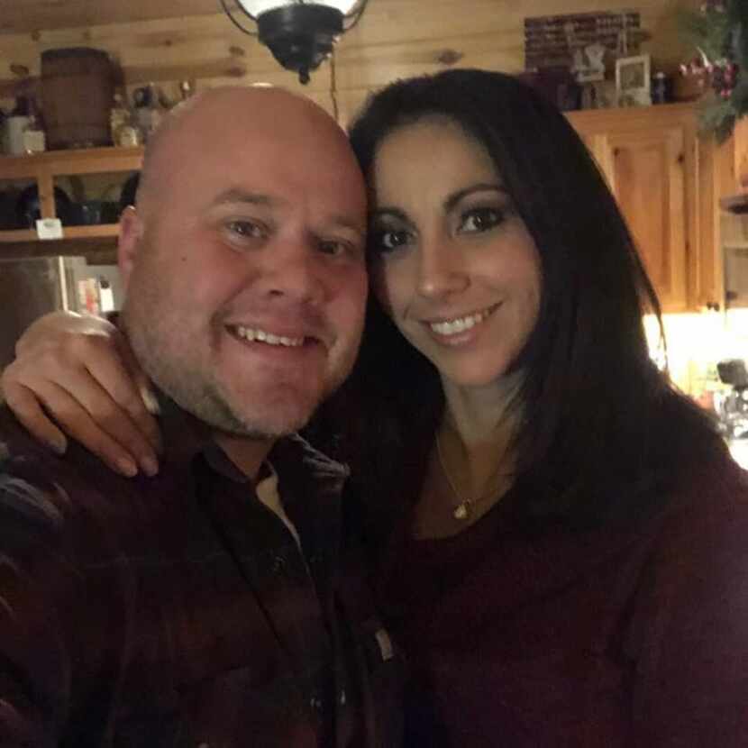 David Sherrard junto a su esposa Nicole en una foto tomada de Facebook.