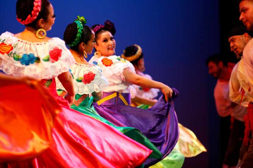 Los asistentes a la cena por la Revolución Mexicana podrán apreciar bailes tradicionales...