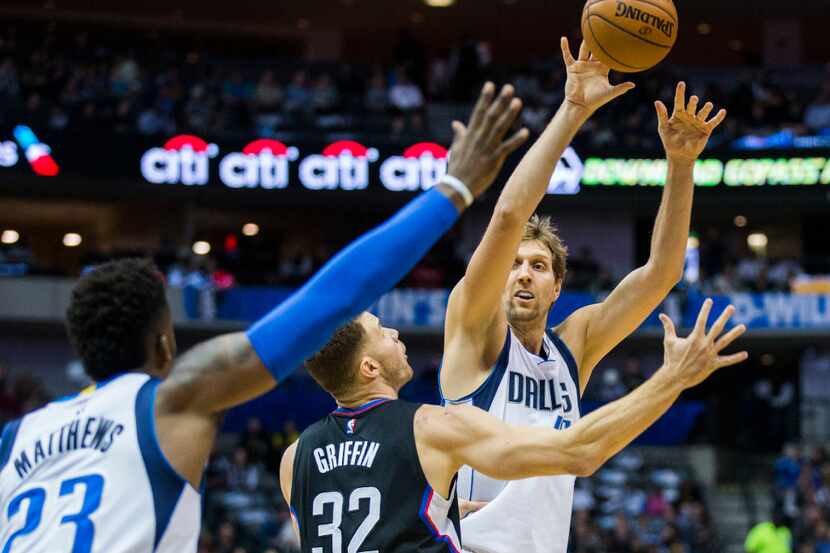 Dirk Nowitzki's return couldn't help the Mavericks avoid a blowout loss to the Clippers,...