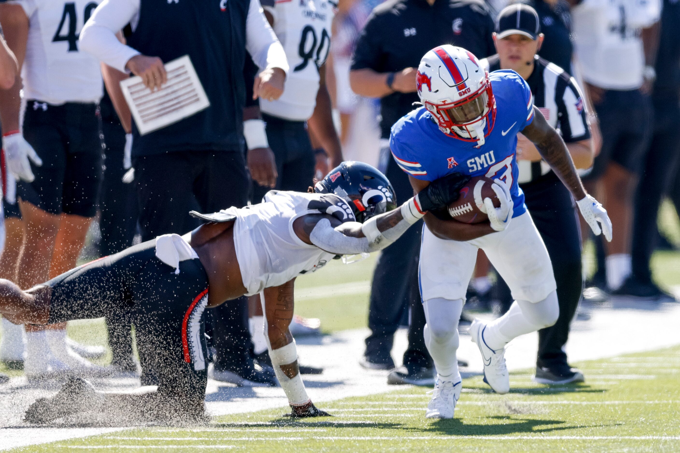 SMU safety Roderick Roberson Jr. (13) slips a tackle from Cincinnati safety Ja'quan Sheppard...