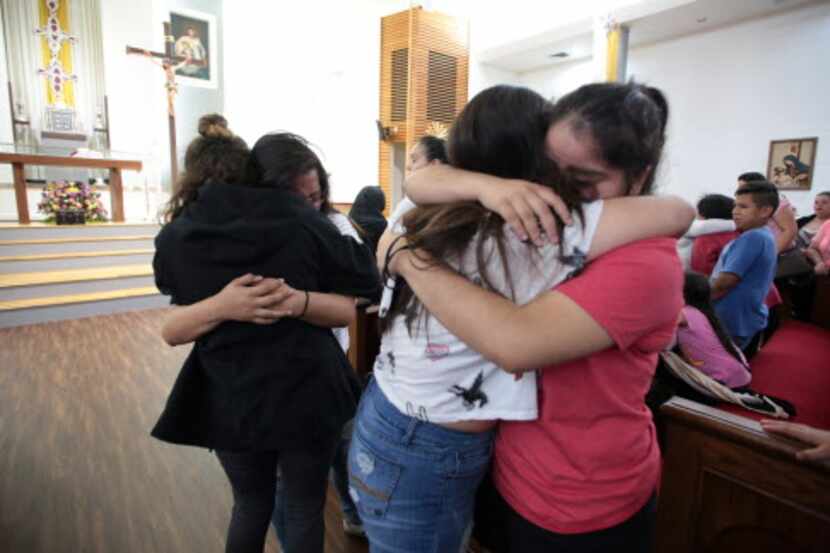 Amigos y familia dan su pésame a Lucero y Estrella, hermanas de Oziel Garcia durante una...