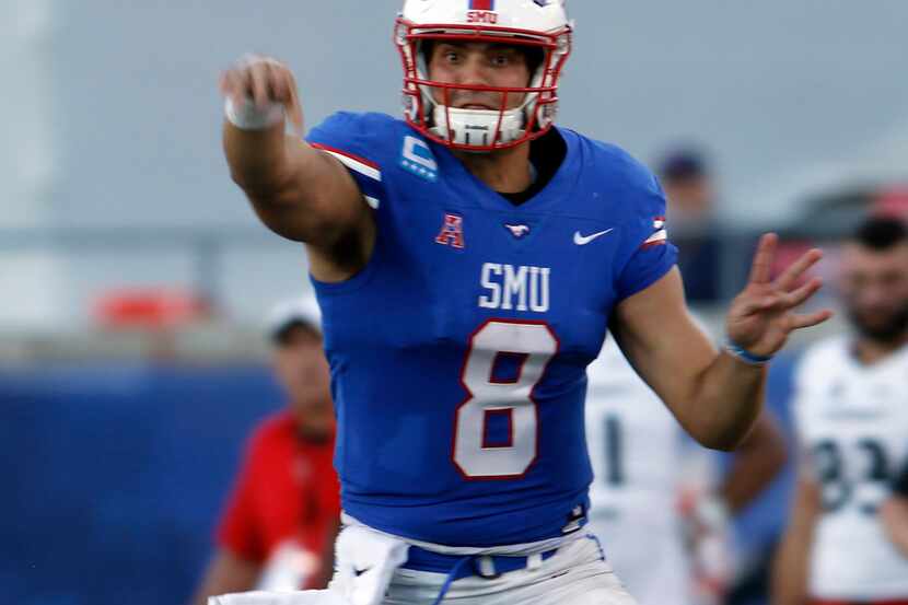 SMU quarterback Ben Hicks (8) gets off a pass during overtime against Cincinnati. The two...
