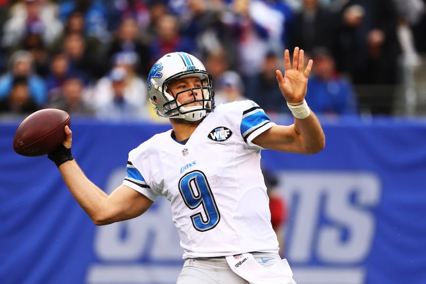 EAST RUTHERFORD, NJ - DECEMBER 18:  Matthew Stafford #9 of the Detroit Lions passes against...