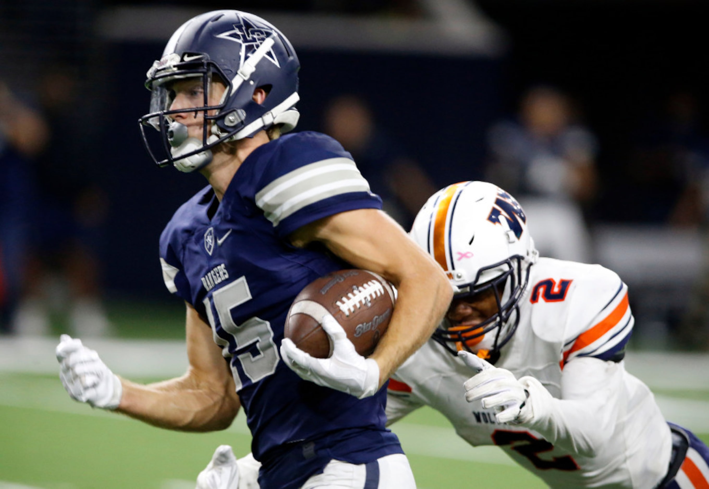 Frisco Lone Star High WR Coby Shelton (15) grabs a pass and heads to the end zone for the...