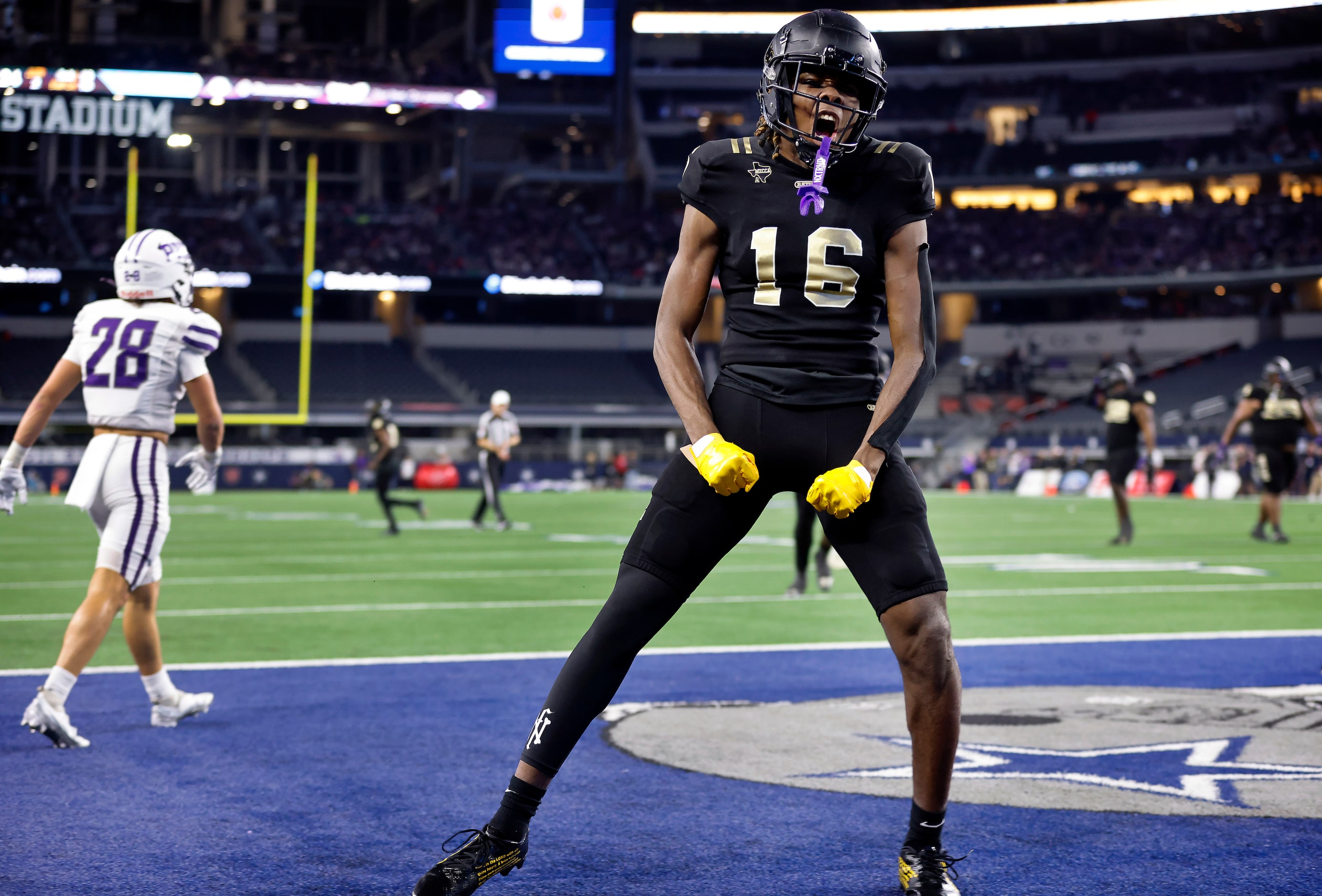 South Oak Cliff wide receiver Trey Jackson (16) celebrates his second quarter touchdown...