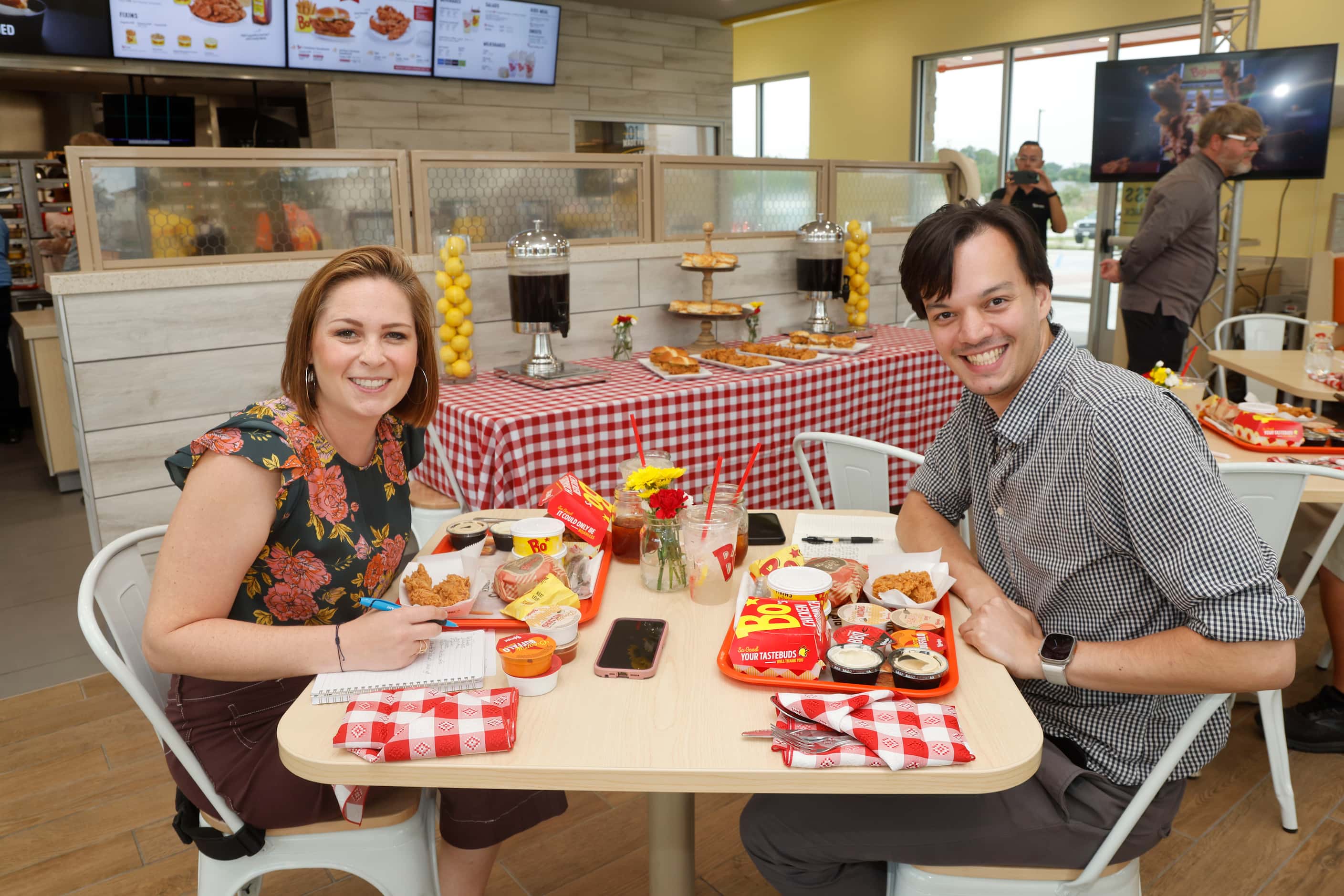 Dallas Morning News reporters Sarah Blaskovich and Ari Sen sample food at Bojangles in...